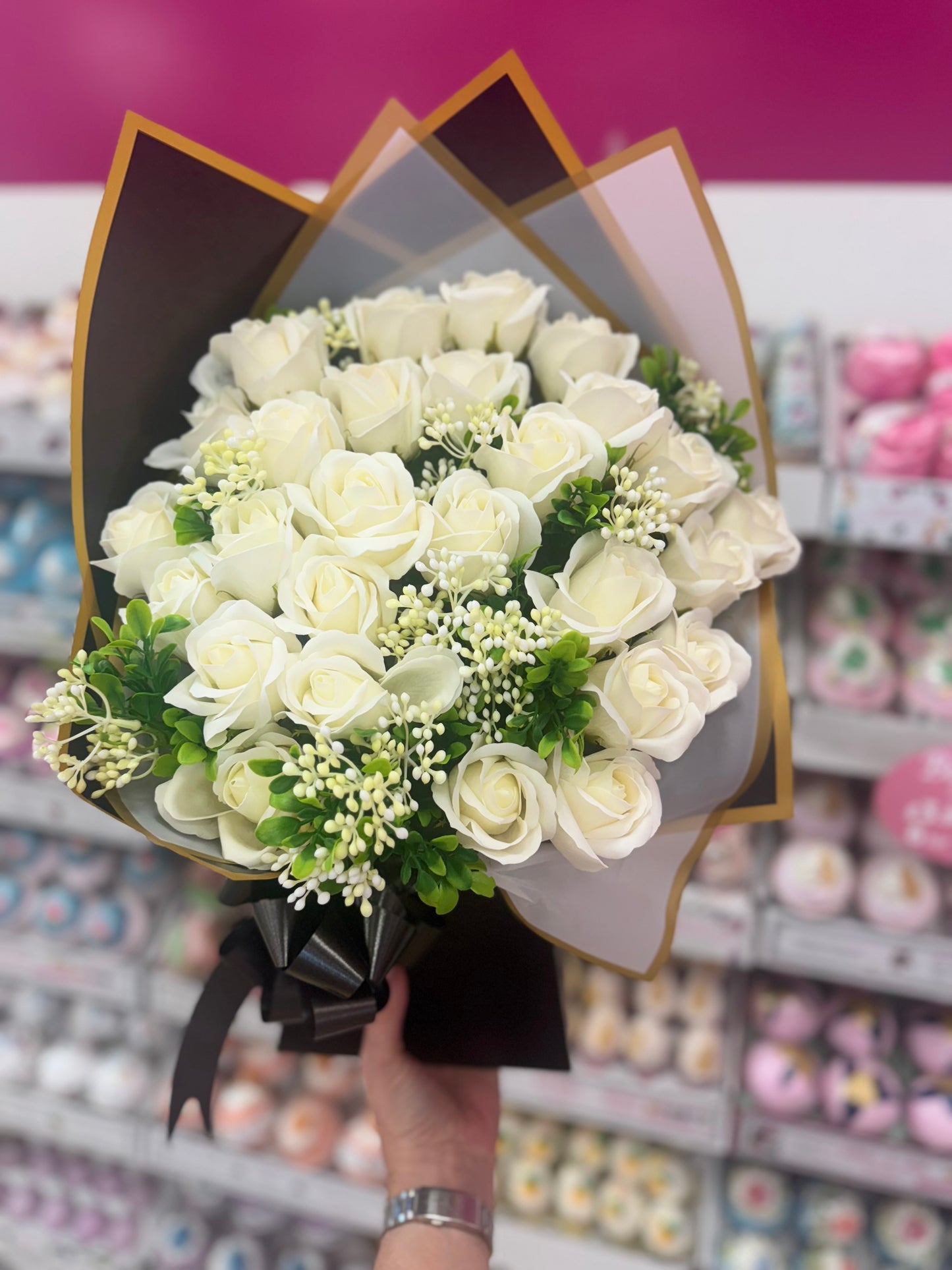 Large soap flowers cream